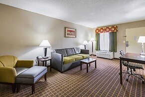 Quality Inn & Suites Greenville - Haywood Mall