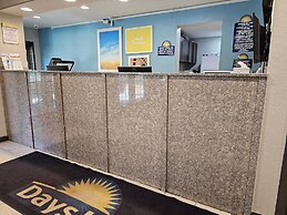 Days Inn by Wyndham College Park Airport Best Road