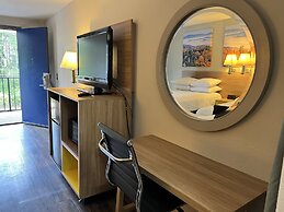 Days Inn by Wyndham College Park Airport Best Road