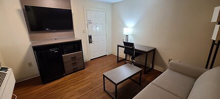 Red Roof Inn & Suites Cornelius – Lake Norman