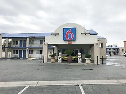 Motel 6 Visalia, CA