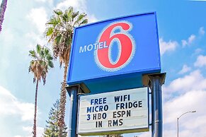 Motel 6 Visalia, CA