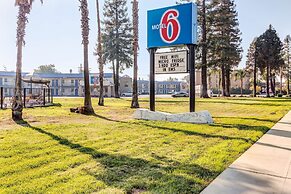Motel 6 Visalia, CA
