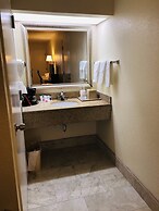 Days Inn & Suites by Wyndham Navarre - near Beaches/Hurlburt