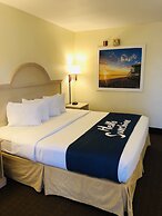 Days Inn & Suites by Wyndham Navarre - near Beaches/Hurlburt
