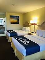 Days Inn & Suites by Wyndham Navarre - near Beaches/Hurlburt