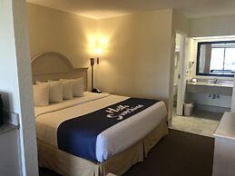 Days Inn & Suites by Wyndham Navarre - near Beaches/Hurlburt