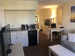 Days Inn & Suites by Wyndham Navarre - near Beaches/Hurlburt