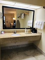 Days Inn & Suites by Wyndham Navarre - near Beaches/Hurlburt