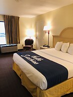 Days Inn & Suites by Wyndham Navarre - near Beaches/Hurlburt