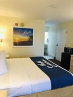 Days Inn & Suites by Wyndham Navarre - near Beaches/Hurlburt
