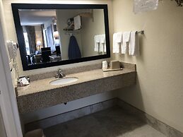 Days Inn & Suites by Wyndham Navarre - near Beaches/Hurlburt