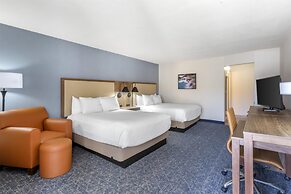 Best Western Plus A Wayfarer's Inn And Suites