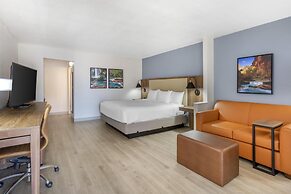 Best Western Plus A Wayfarer's Inn And Suites