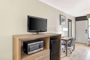 Quality Inn & Suites St Augustine Beach Area