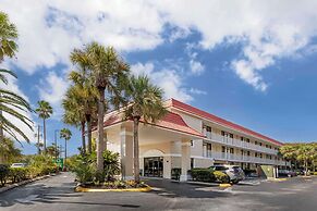 Quality Inn & Suites St Augustine Beach Area
