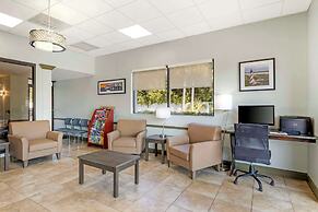 Quality Inn & Suites St Augustine Beach Area