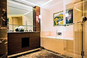 Prince de Galles, a Luxury Collection Hotel, Paris