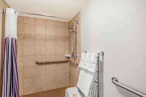 La Quinta Inn & Suites by Wyndham Danbury