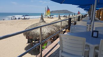 Las Flores Beach Resort