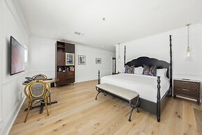 Fairmount Hotel