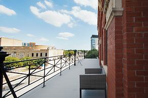 Fairmount Hotel