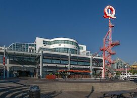 Coast Lonsdale Quay Hotel