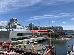 Lonsdale Quay Hotel