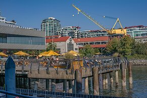 Coast Lonsdale Quay Hotel