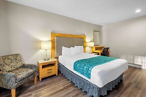 Howard Johnson by Wyndham Santa Cruz Beach Boardwalk