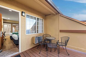 Howard Johnson by Wyndham Santa Cruz Beach Boardwalk