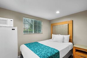 Howard Johnson by Wyndham Santa Cruz Beach Boardwalk