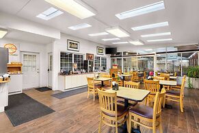 Howard Johnson by Wyndham Santa Cruz Beach Boardwalk