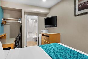 Howard Johnson by Wyndham Santa Cruz Beach Boardwalk