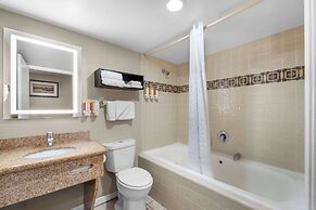 Howard Johnson by Wyndham Santa Cruz Beach Boardwalk