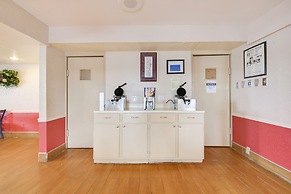 Days Inn by Wyndham College Station University Drive