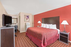 Days Inn by Wyndham College Station University Drive