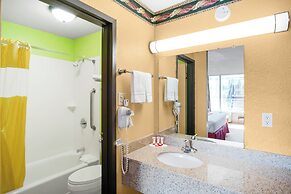 OYO Hotel Oklahoma City South I-35 and SE 29th