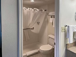 Quality Inn Clinton North