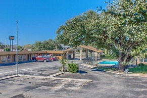 Americas Best Value Inn Uvalde