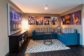 The Verve Hotel Boston Natick, Tapestry Collection by Hilton