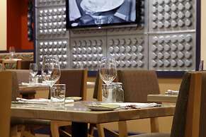 The Verve Hotel Boston Natick, Tapestry Collection by Hilton