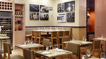 The Verve Hotel Boston Natick, Tapestry Collection by Hilton