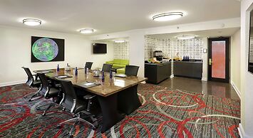 The Verve Hotel Boston Natick, Tapestry Collection by Hilton