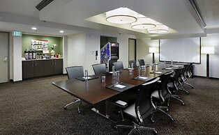 The Verve Hotel Boston Natick, Tapestry Collection by Hilton