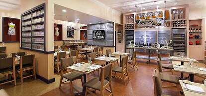 The Verve Hotel Boston Natick, Tapestry Collection by Hilton