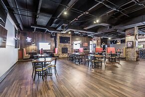 EverSpring Inn & Suites