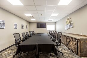 EverSpring Inn & Suites