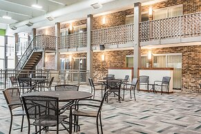 EverSpring Inn & Suites