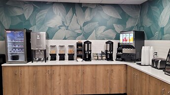 EverSpring Inn & Suites